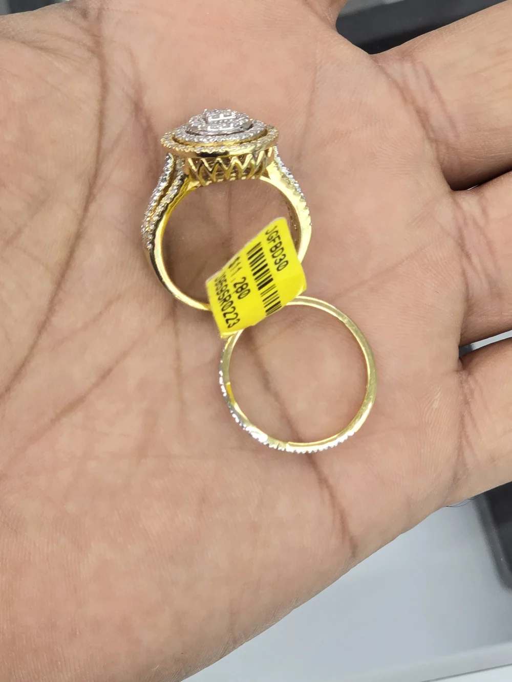 Real Diamknd 10kt Two-Tone Diamond Halo Statement Ring - White & Yellow
